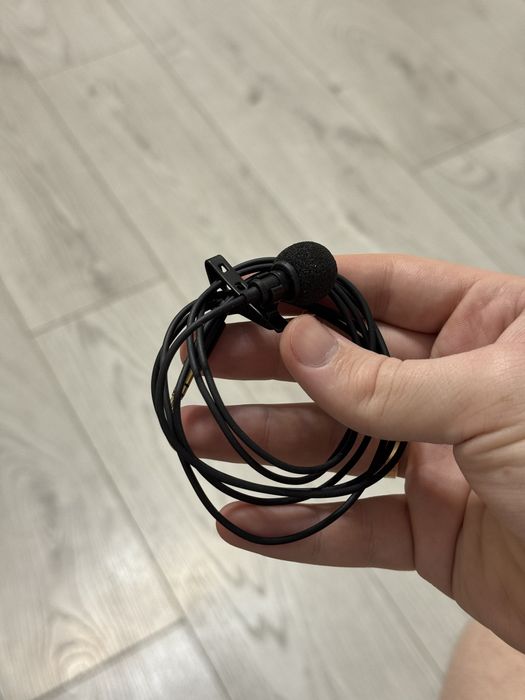 Проводной петличный микрофон