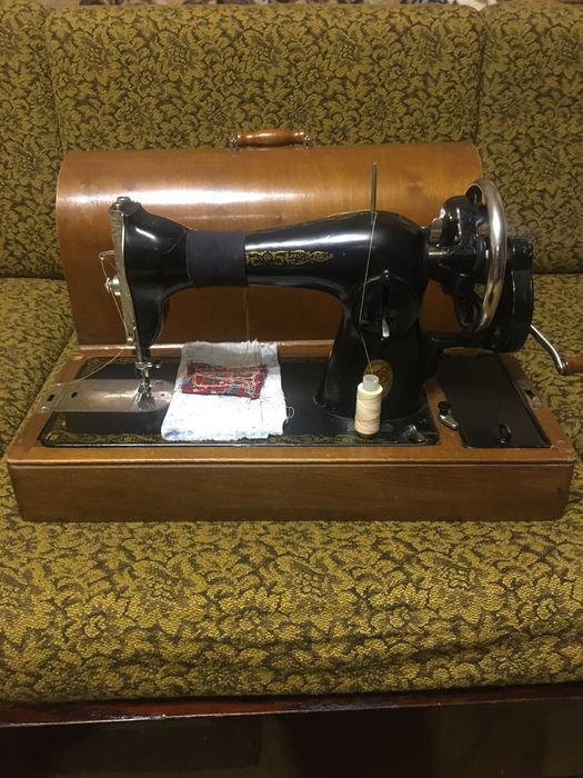 Ручная швейная машинка