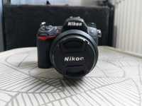 Nikon D7000 cu obiectiv 18-55 și grip pentru acumulatori