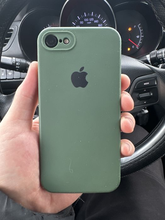 Айфон SE в идеальном состояние, компактный? Батарейка хорошая