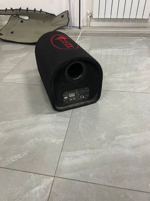 Сабвуфер в хорошем состоянии