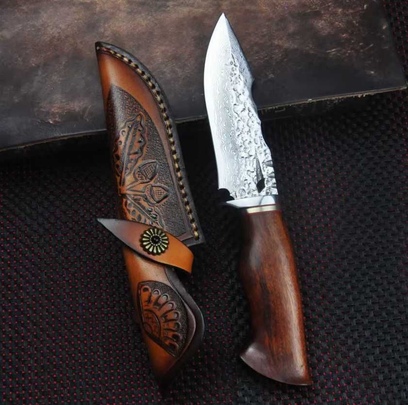 Cutit japonez Damasc, 107 straturi, miez VG 10, teaca piele bovina