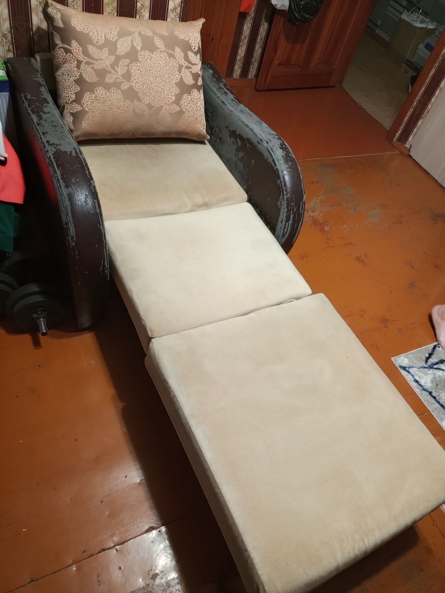 Продам Диван с креслом, кресло кровать, и прихожка