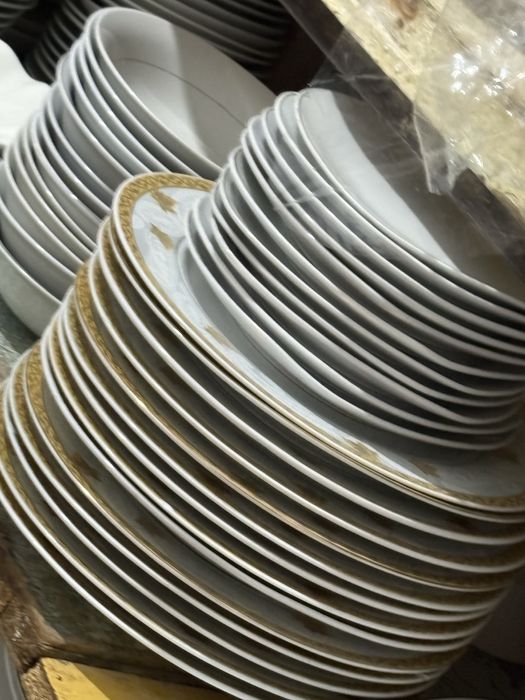 Отдам даром посуду в большом количестве тарелки кесе местами небольшие