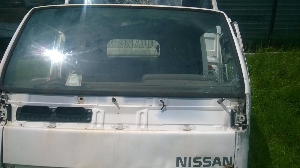 Cabina Nissan Atleon 2006