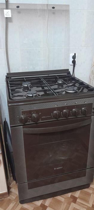 Продам газ плиту Гефест