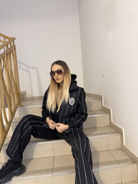 Спортен екип със камани