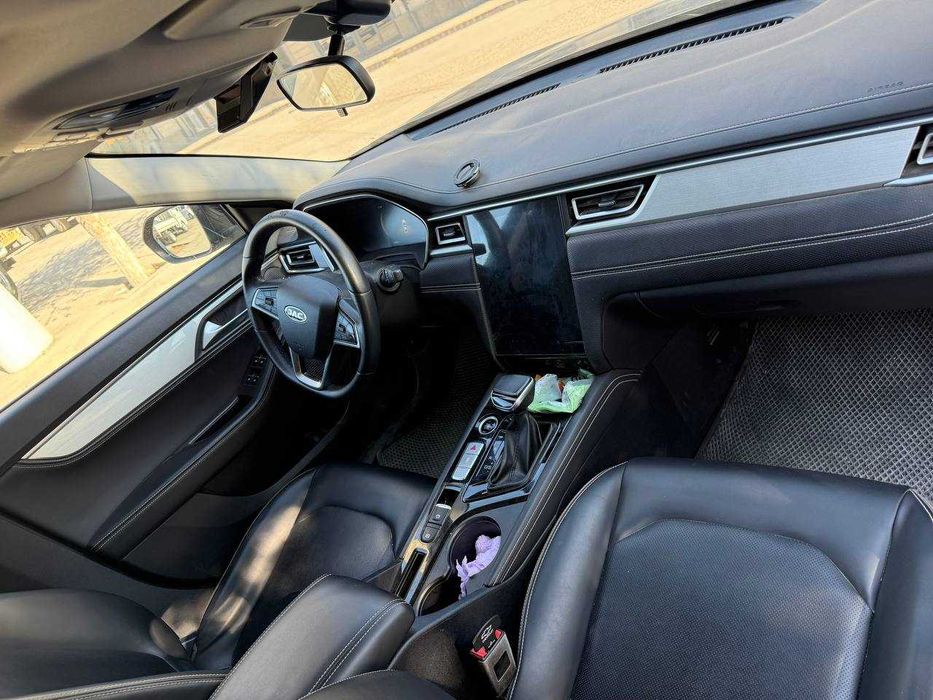 JAC J7 — Zamonaviy dizayn va qulaylik uyg‘unligi!