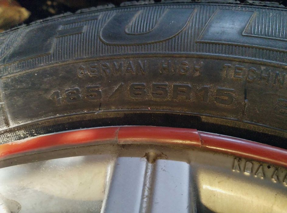 продавам рън флет гуми 16 цола с джантите 195-55-16 за форд фокус