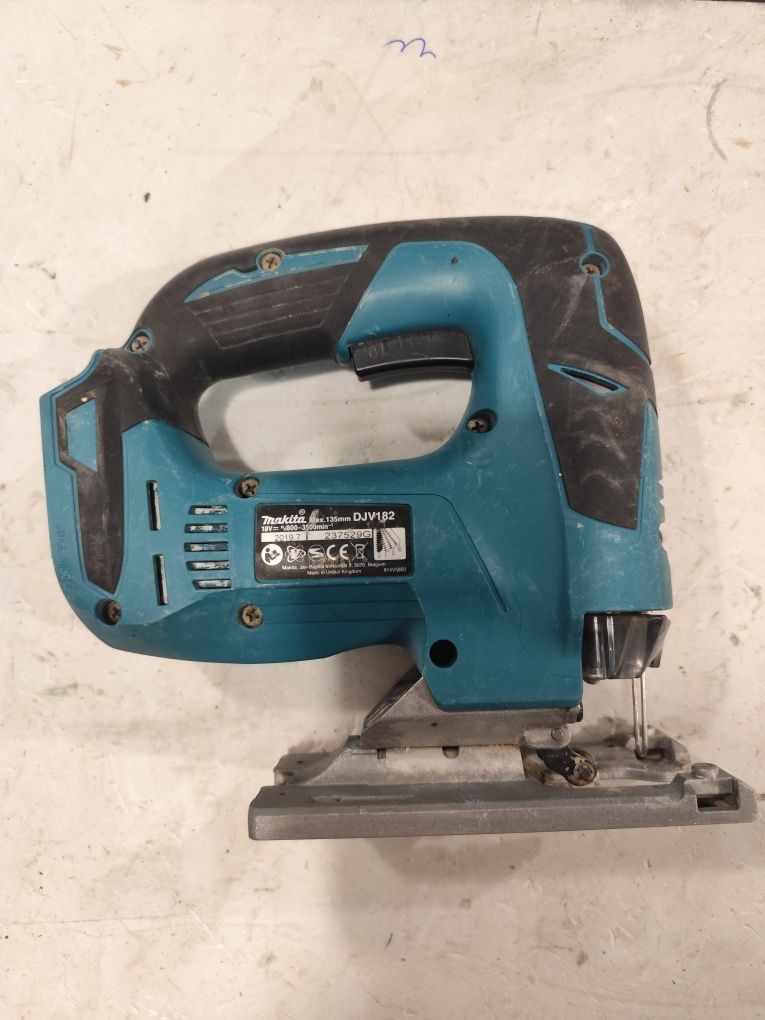 Безчетков акумулаторен прободен трион зеге Макита Makita DJV182