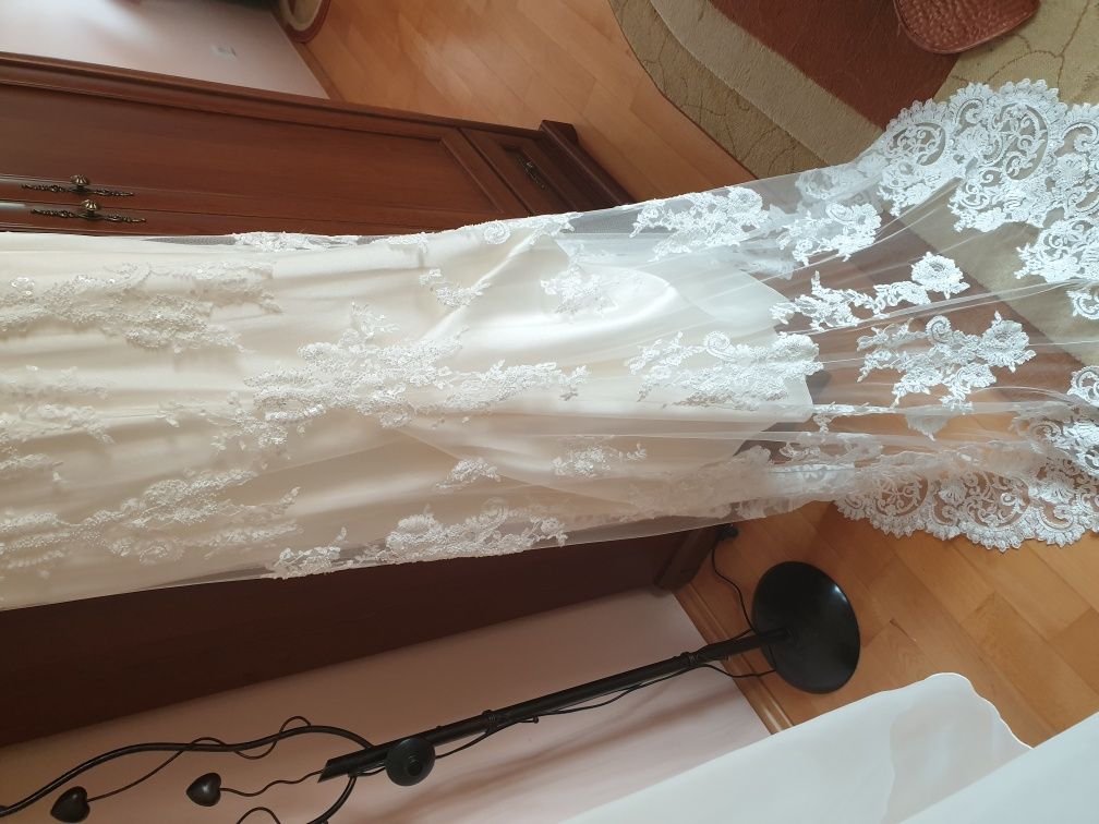 Rochie mireasă de dantelă elegantă Le papillon