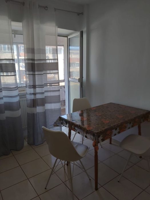 Inchiriez apartament Rovine