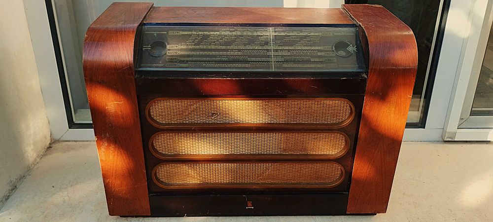 Лампово ретро радио