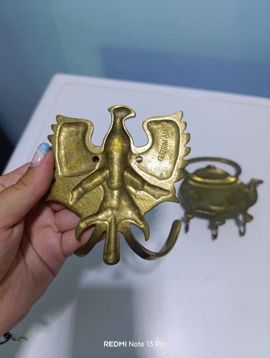 Бронзови закачалки