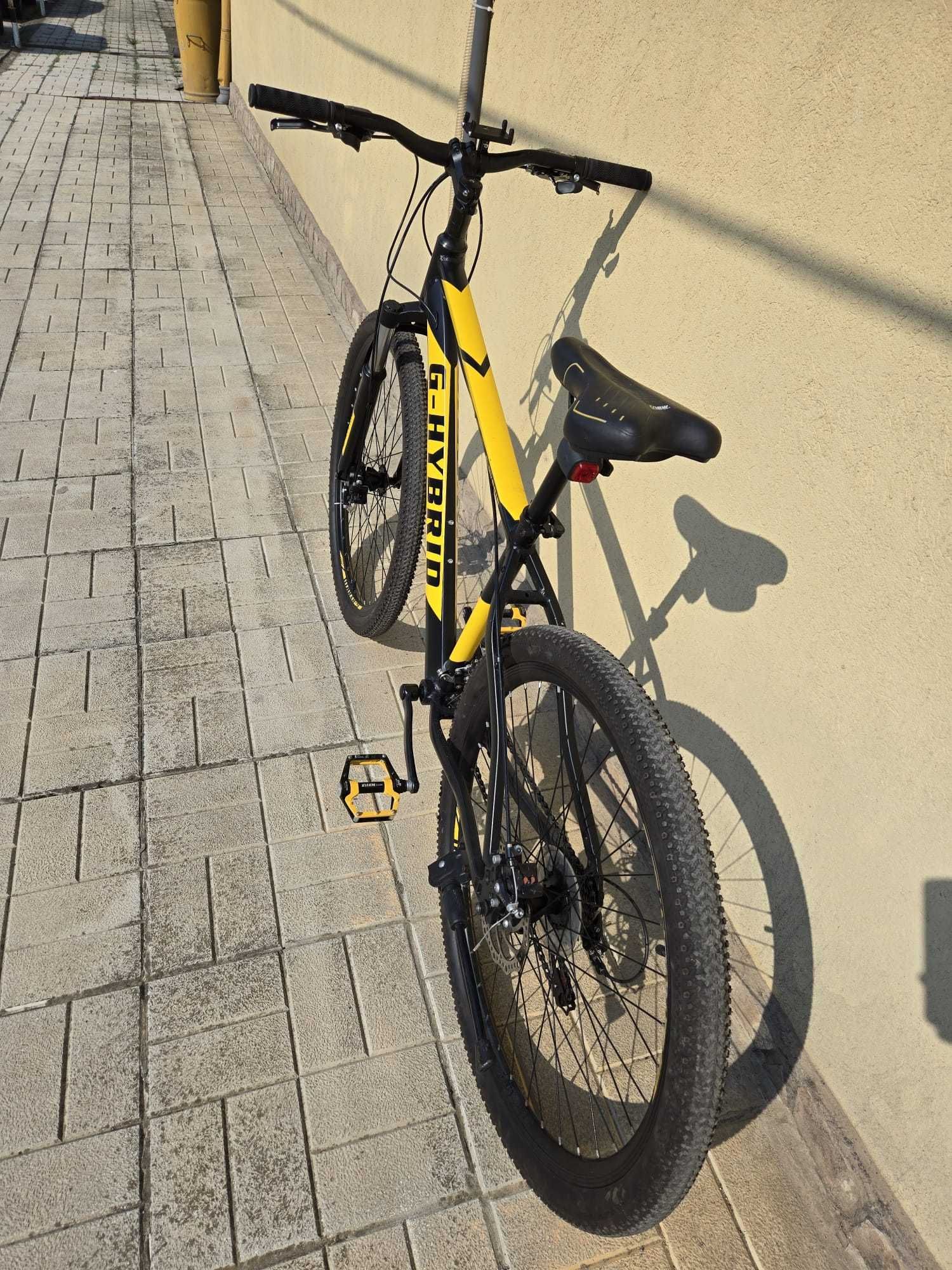 G - Hybrid mountain bike siza M