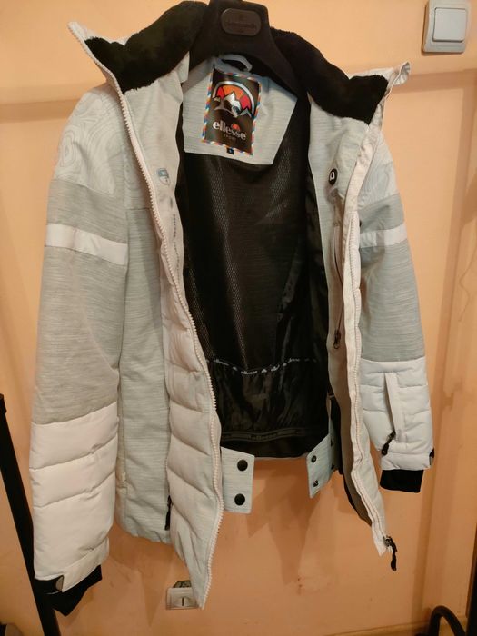 Vând geaca ellesse