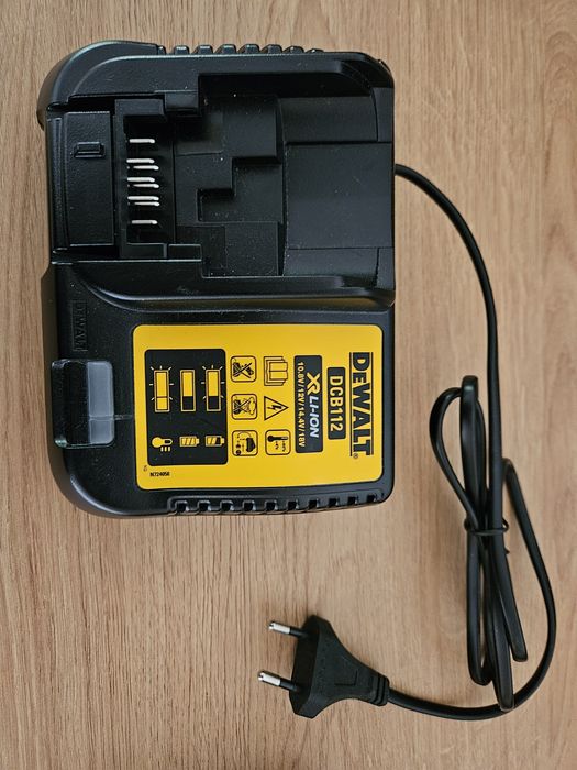 Incarcator DeWALT DCB 112 si DCB1104