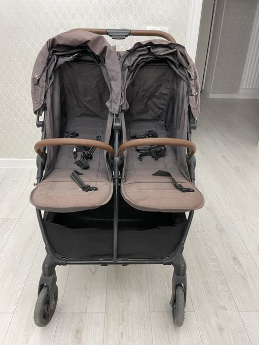 Коляска для близнецов