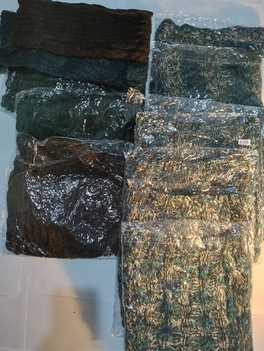 Unsprezece gulere de dama noi