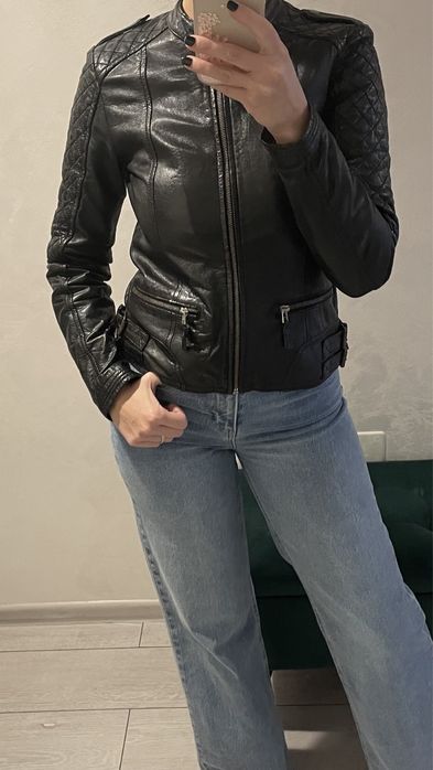 Geaca de piele neagra