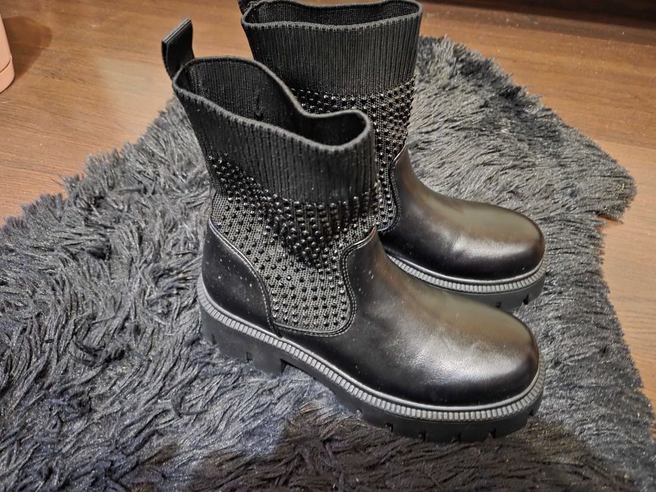 Дамски боти с дебел ток