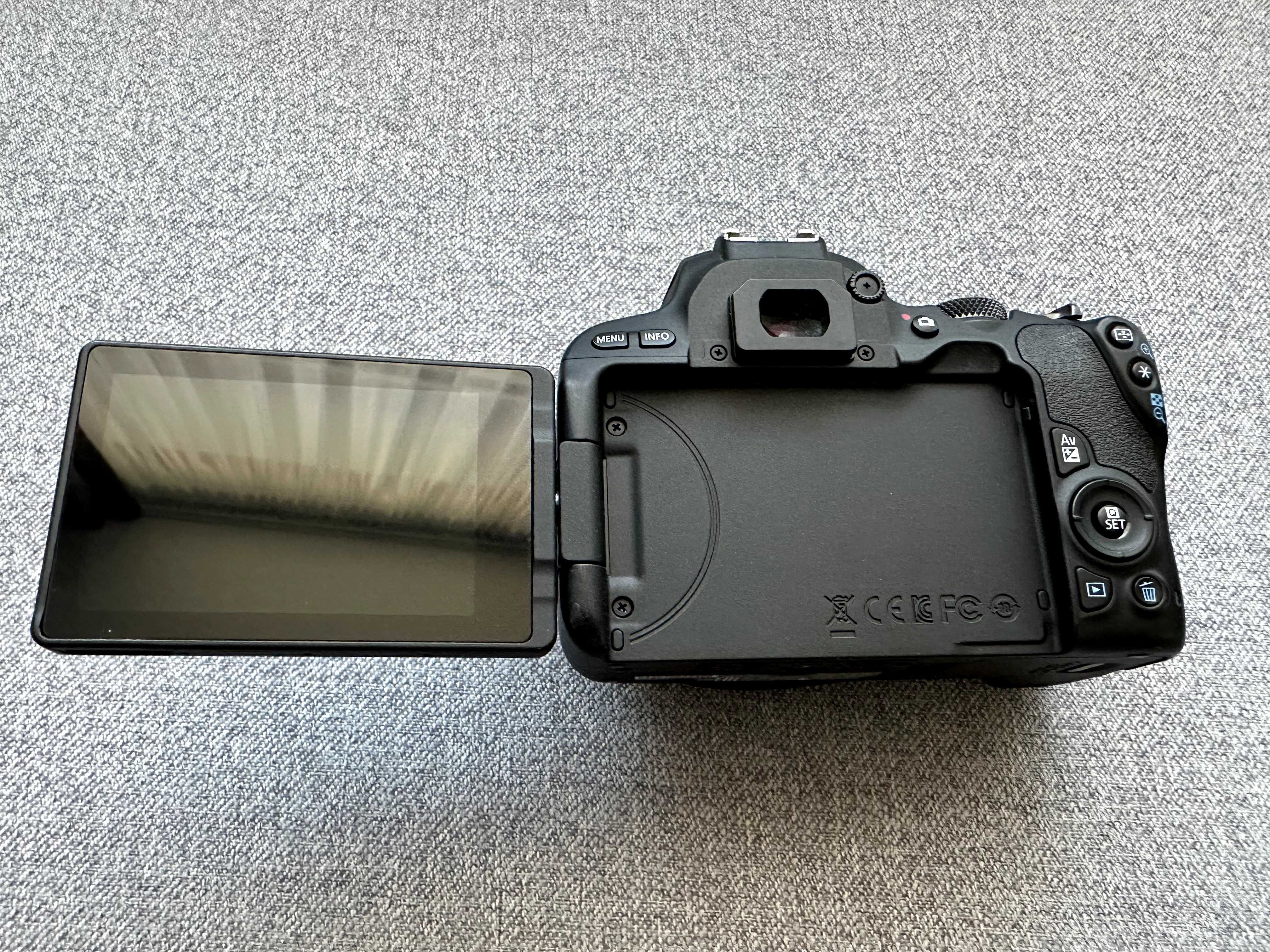 Canon 200D само на 7021 кадъра