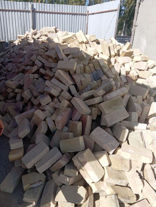 Standart gʻishtlar bor adborni sifati zoʻr kelishtirib etib beramiz