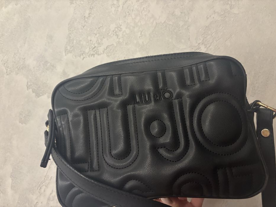 Продавам чанта (Liu Jo)