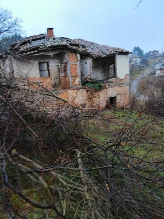 Парцел със стара къща в село Байлово