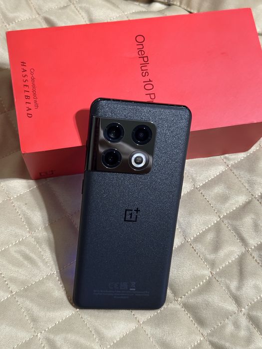 One plus 10 Pro 256 gb ram 12