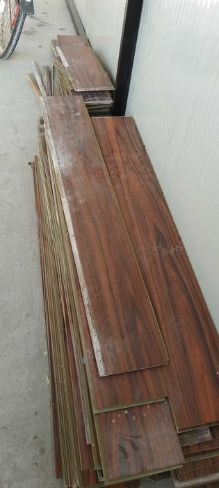Parchet laminat maro