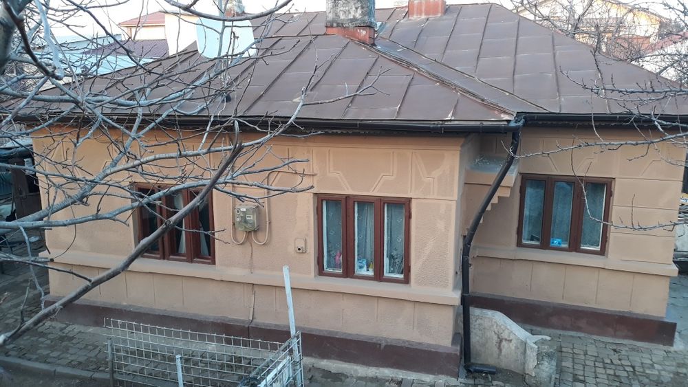 Vând casă demolabilă  414m