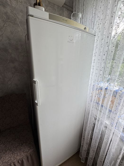 Морозильная камера Indesit