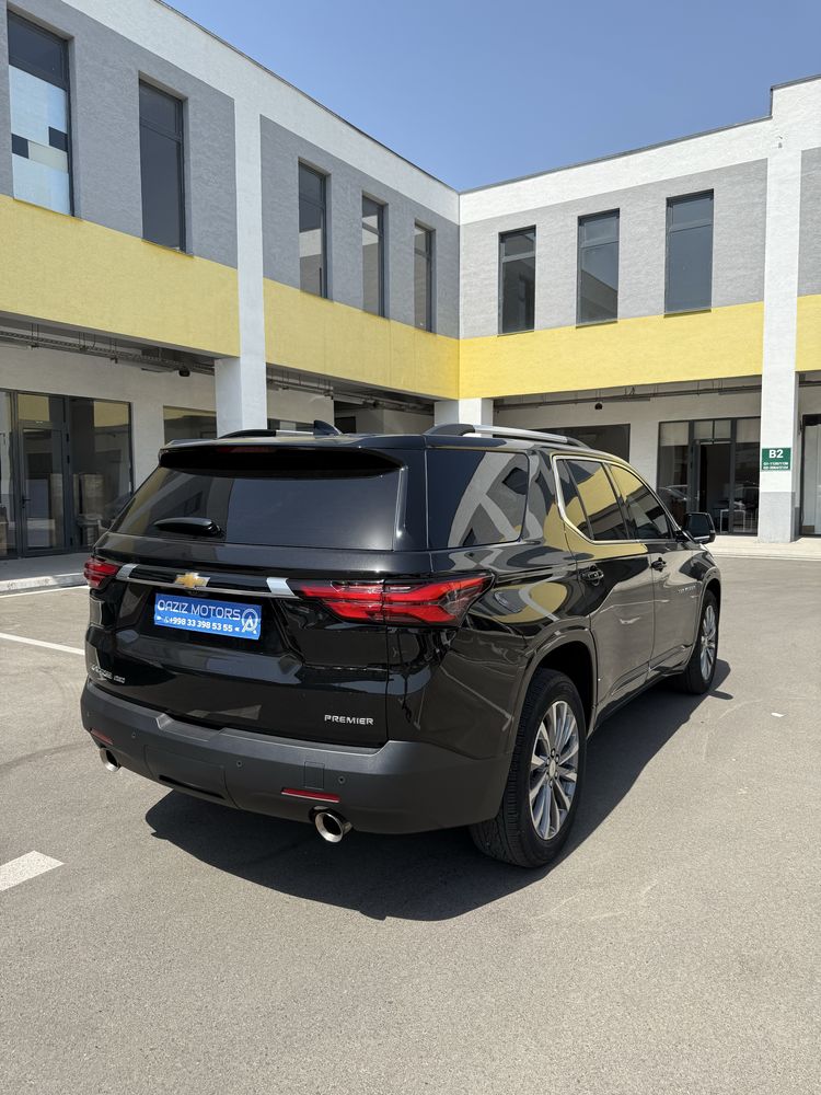 Traverse 2023 kraskasi yengide turgan moshina