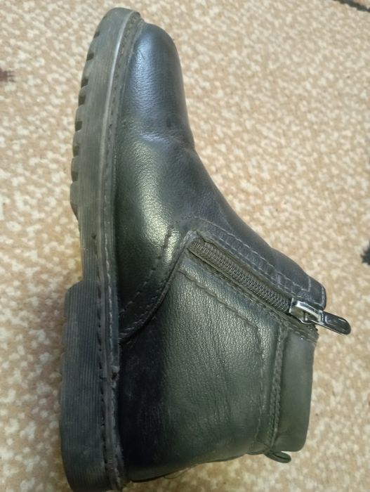 Продам детскую обувь