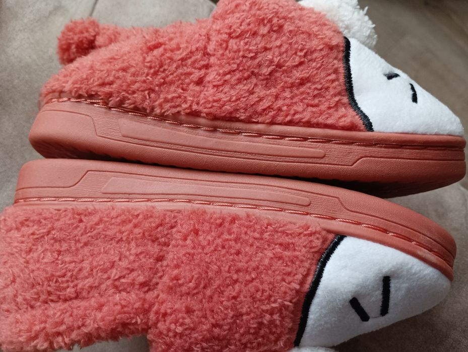 Детски пантофи - нови