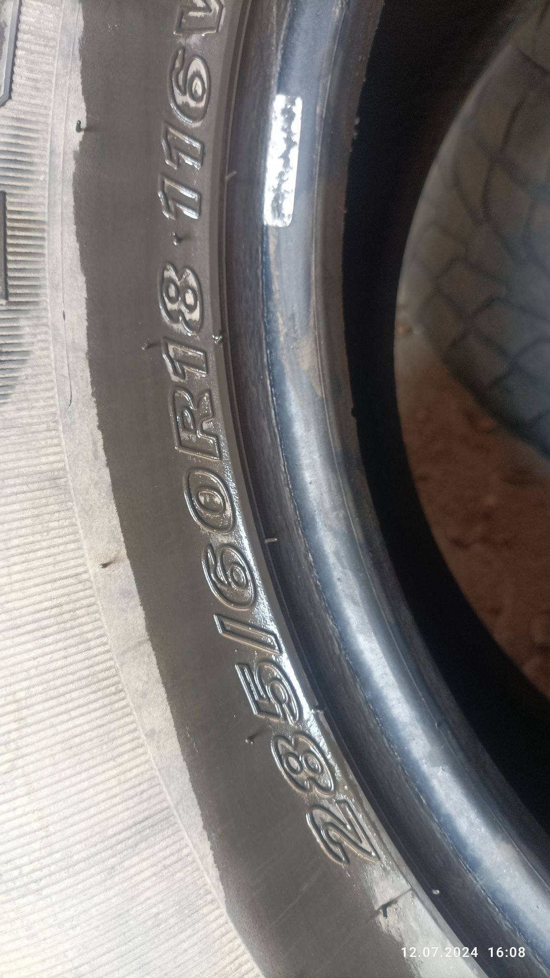 Срочно продам зимние шины R18 есть 3 комплект уточните
