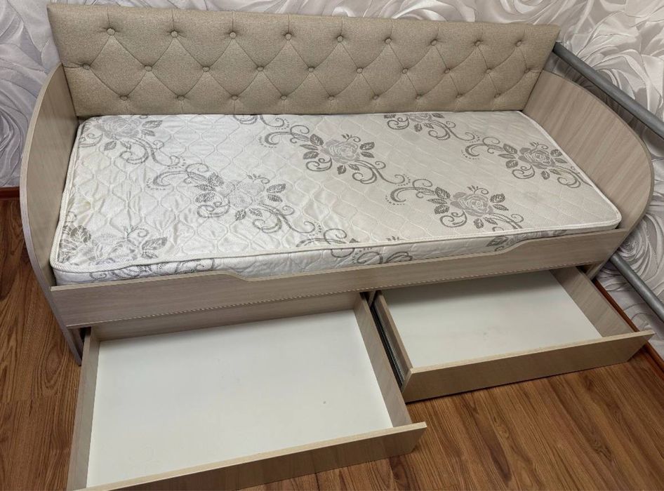 Продам спальную кровать