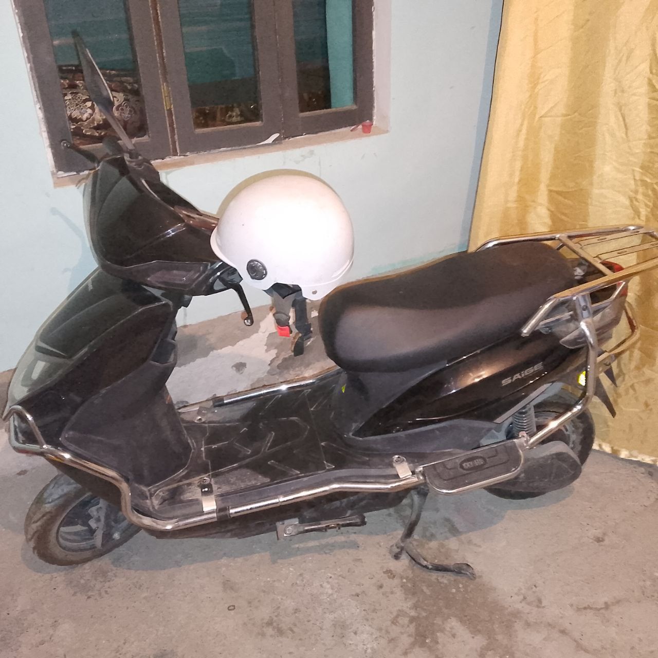 elektr skuter sotiladi matorida ishi bor ozgina