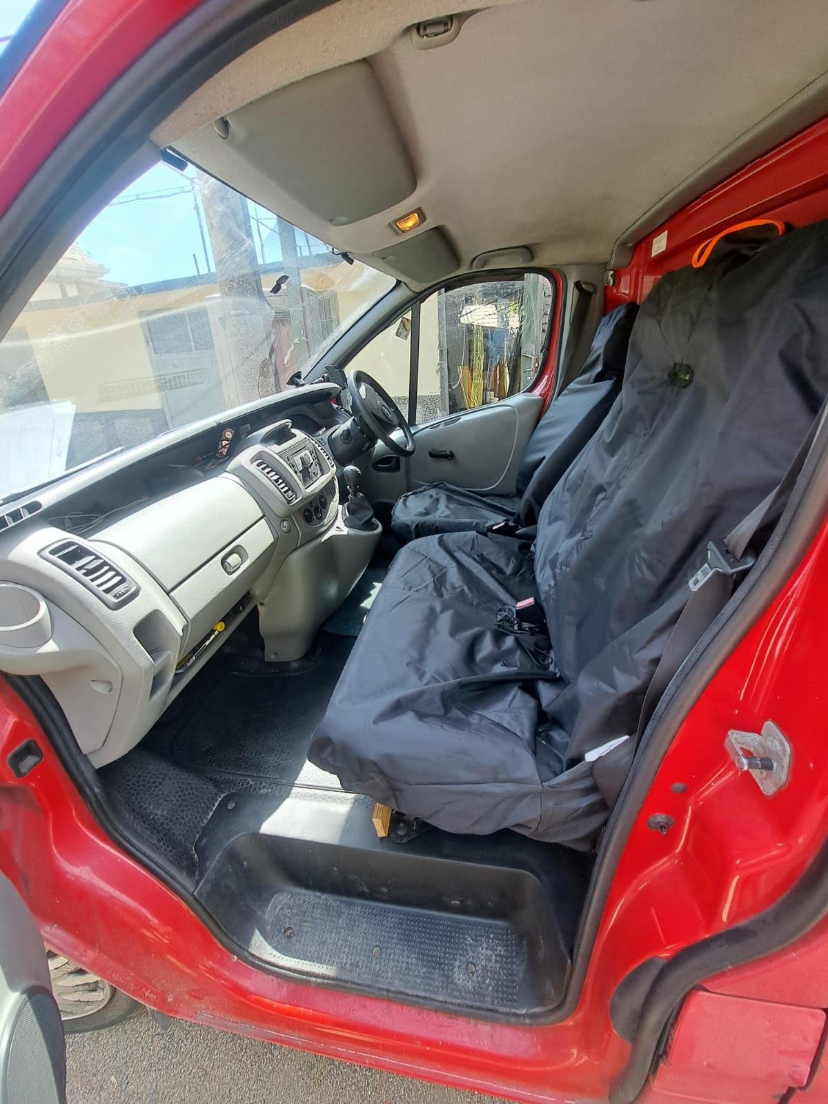 VAUXHALL Vivaro (Опел]