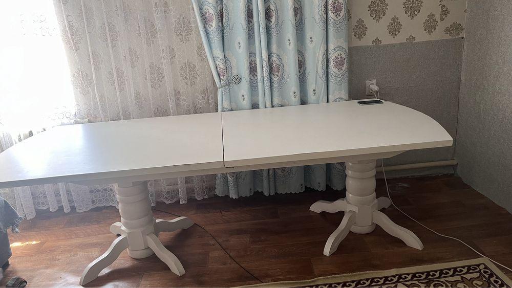 Стол обеденный
