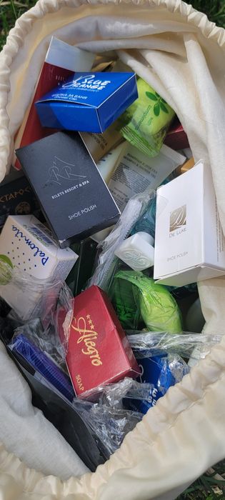 Хотелски сапунчета, шампоани и принадлежности