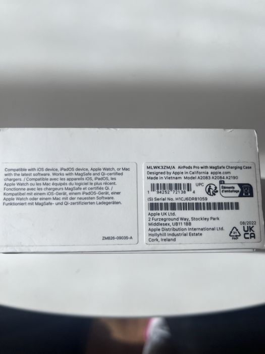 Продавам кейс от оргинални безжични слушалки Apple-AirPods Pro 2nd Gen