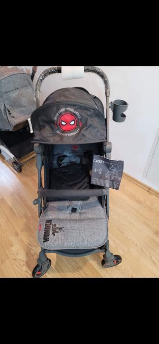 Vând cărucior pliabil compact