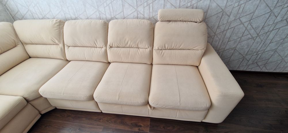 Ъглов диван със спален механизъм.