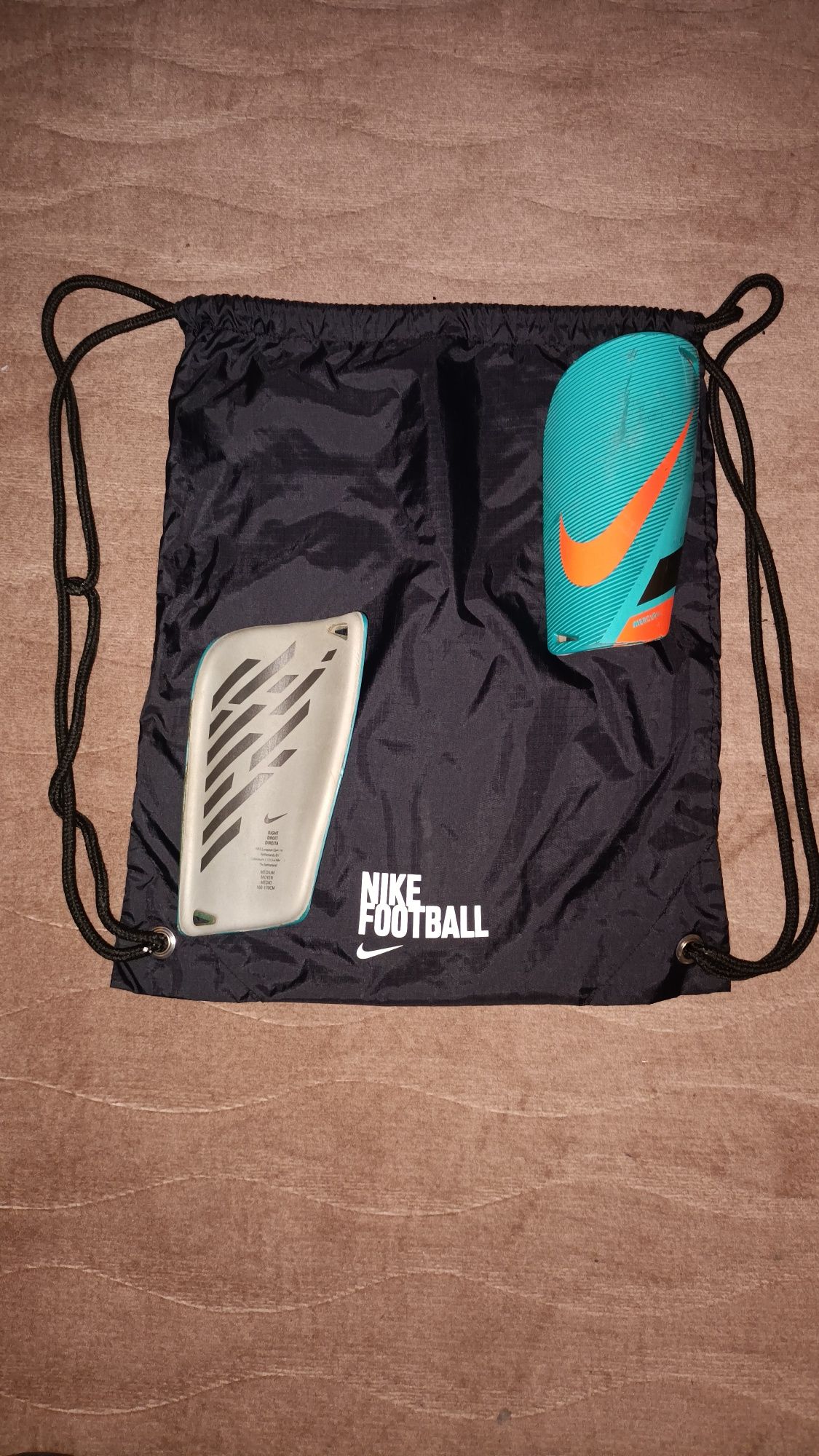 Apărători fotbal nike