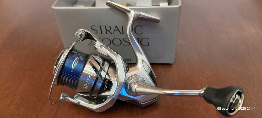 Vand mulineta spinning Shimano Stradic FM 2500SHG