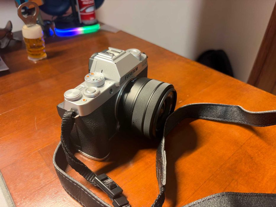 Camera Foto Mirorless Fujifilm X-T200 + Obiectiv 15-45mm F3.5-F5.6