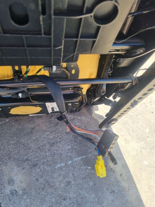 scaune golf5 față, spate 200 de lei bucata