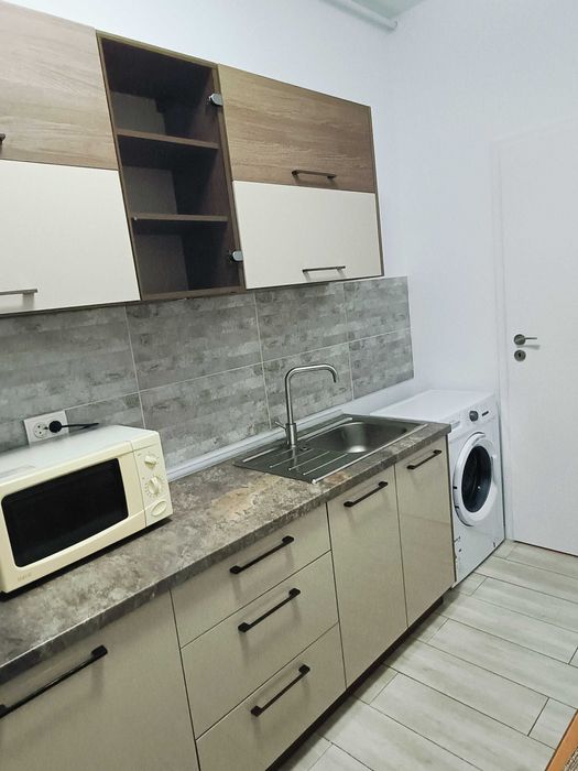 Inchiriez apartament 2 camere decomandat + 1 loc de parcare În Rotar 2